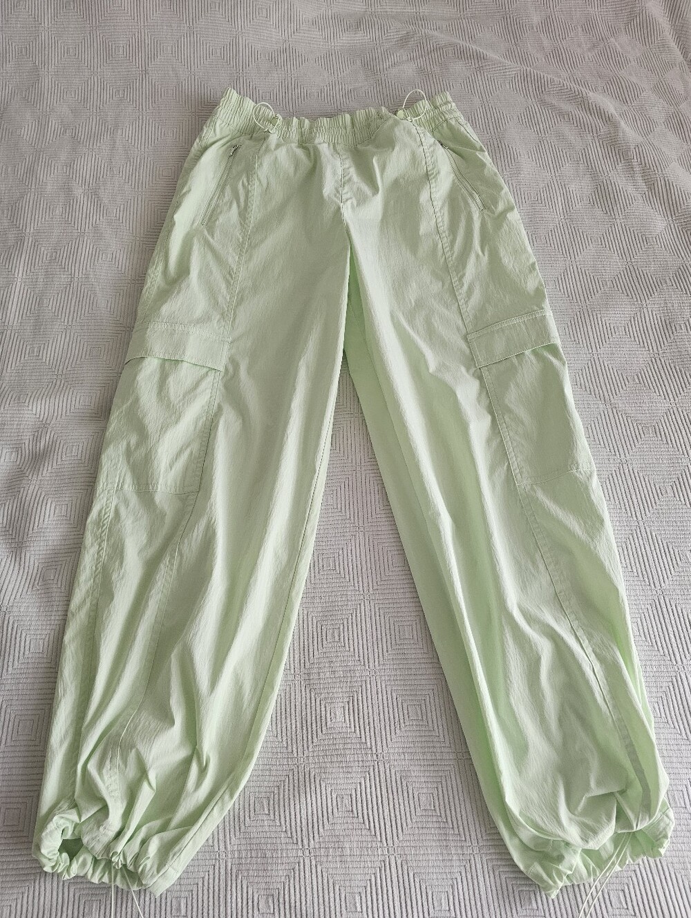 Athleta Women's Lightweight Cargo Pants in Light Green